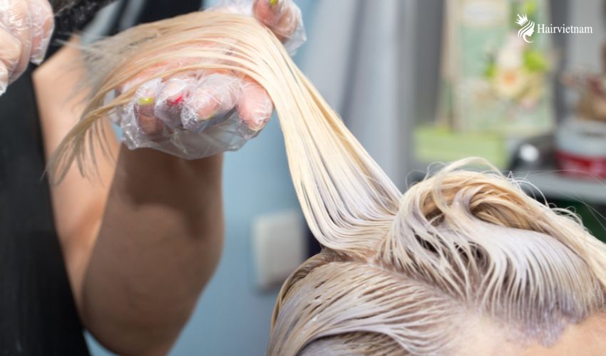 Tips to Minimize Damage When Bleaching Hair